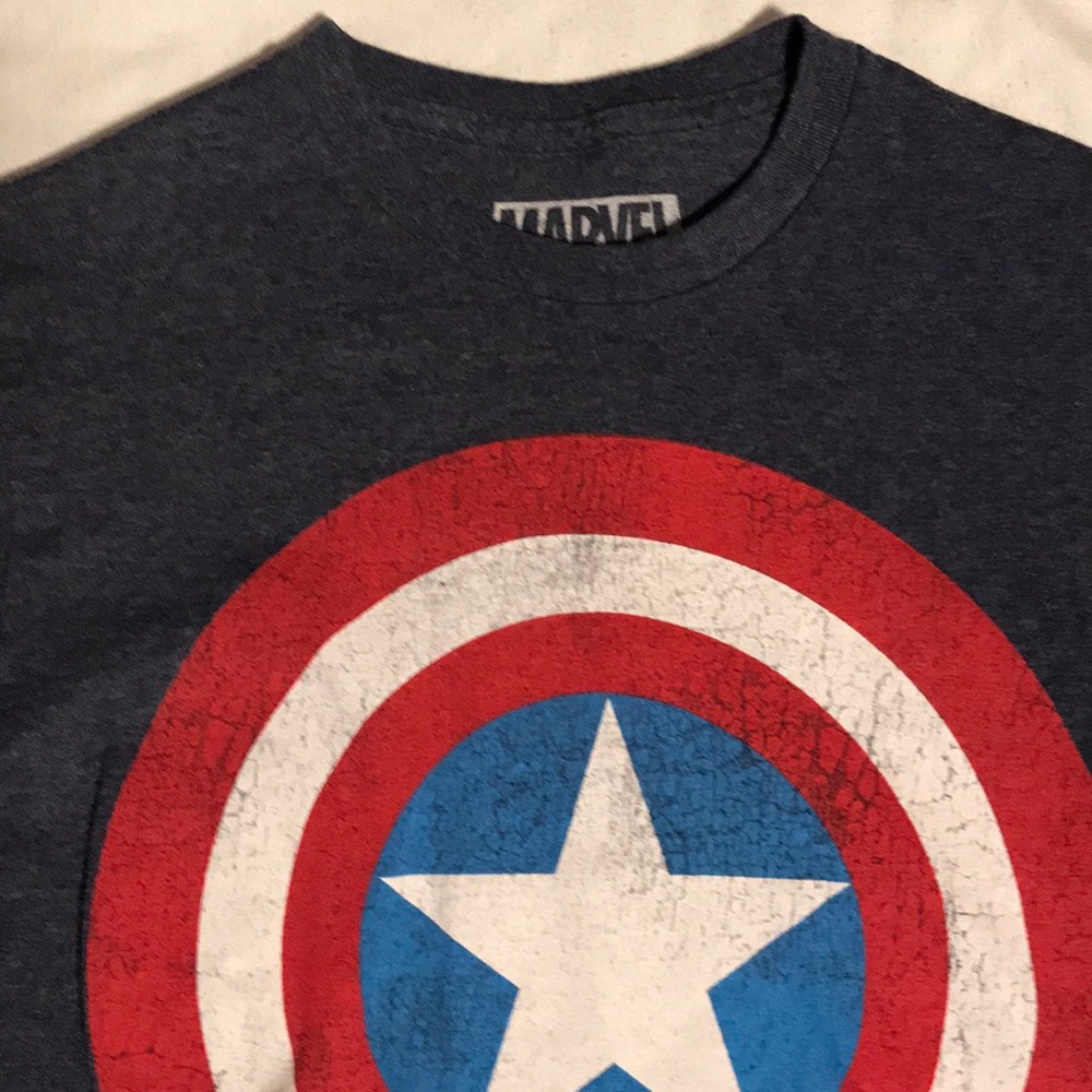 Marvel Captain America small tee-great condition